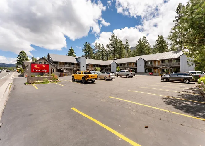 Econo Lodge Inn & Suites Heavenly Village Area