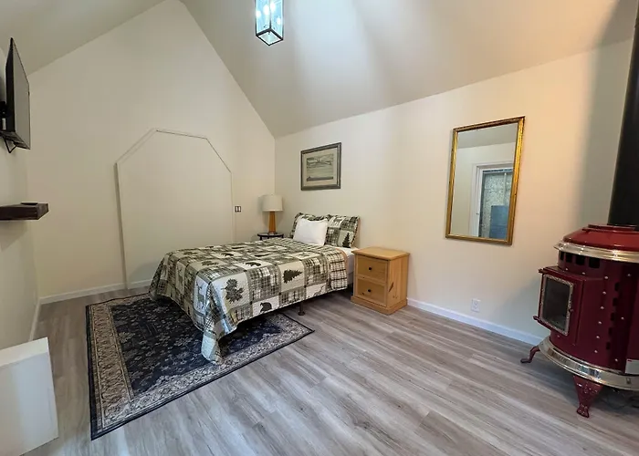 Emerald Bay Lodge